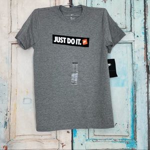 NWT Nike Boys Graphic T-shirt Gray Medium